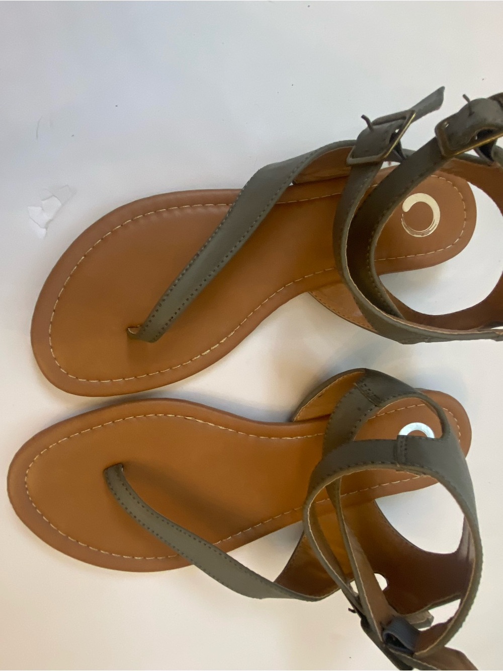 Women's Ankle-Strap Thong Sandals in Gray
